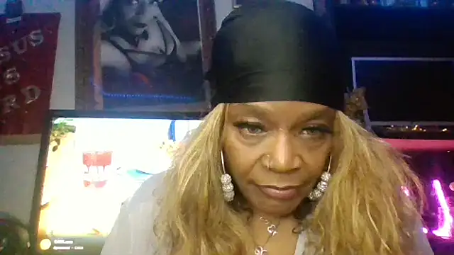 MadamBlingbox online show from 11, 2, 2025