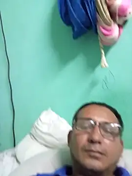 Andresguz35 online show from 27, 2, 2026