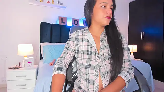 Mia brunette26 online show from 17, 1, 2025