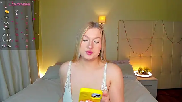 Snapshot of Emma__Leee chatting on 7, 12, 2024 Emma Leee online show from 7, 12, 2024