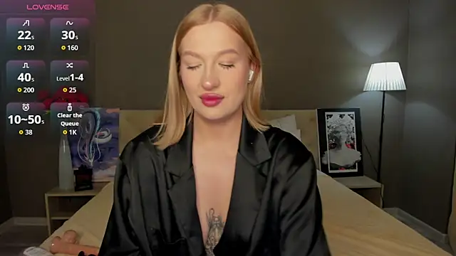 Snapshot of Emma__Leee chatting on 5, 10, 2025 Emma  Leee online show from 5, 10, 2025