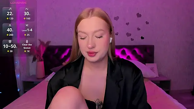 Snapshot of Emma__Leee chatting on 6, 10, 2025 Emma  Leee online show from 6, 10, 2025