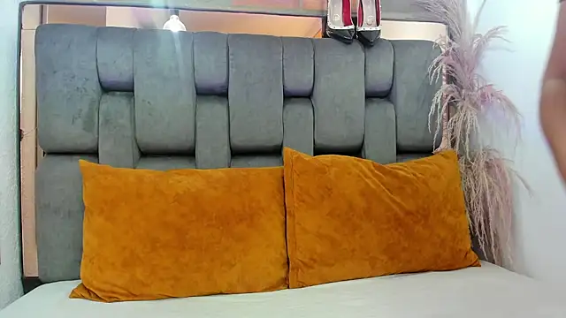 Snapshot of JESSYCORTES chatting on 11, 9, 2025 JESSYCORTES online show from 11, 9, 2025