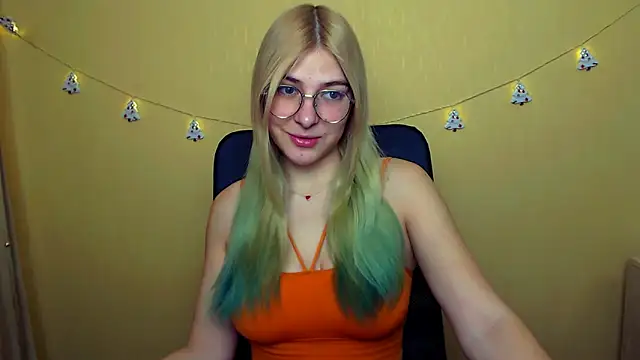 Luna Lush  online show from 8, 12, 2024