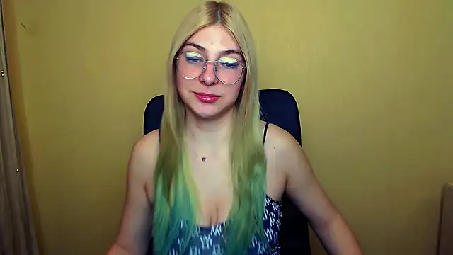 Luna Lush  online show from 8, 1, 2025