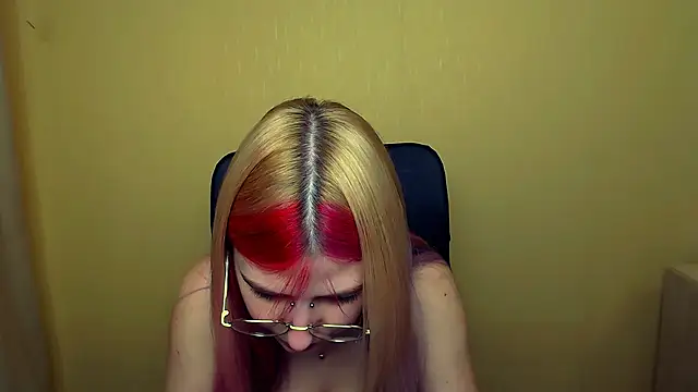 Luna Lush  online show from 4, 3, 2025