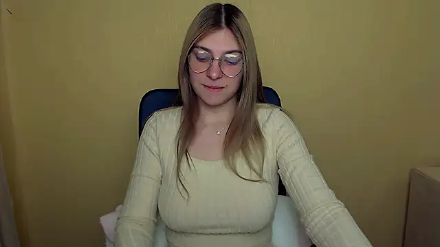 Luna Lush  online show from 1, 10, 2025