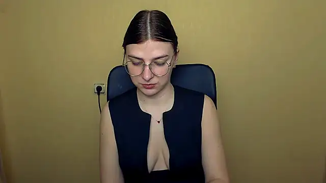 Luna Lush  online show from 21, 11, 2025