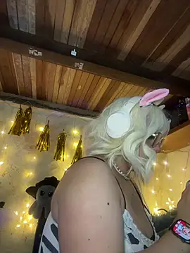 SophiaWeestt99 online show from 10, 5, 2026