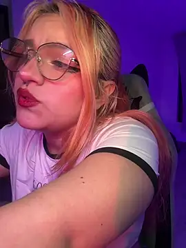 SophiaWeestt99 online show from 22, 6, 2026