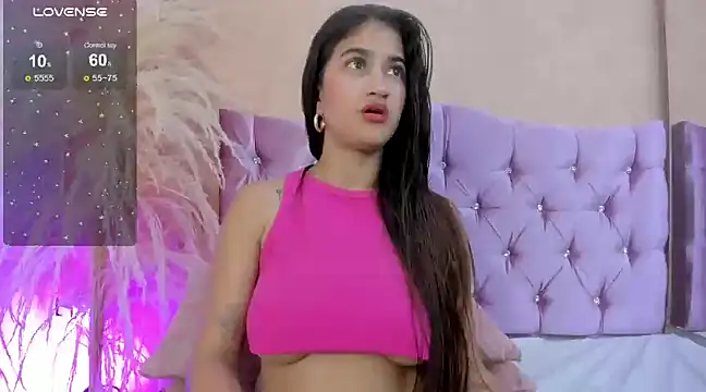 MIIAHERNANDEZ online show from 8, 1, 2025