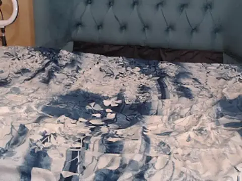 YoungVickyX online show from 5, 1, 2025