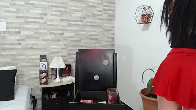 SarahhCooper online show from 2, 3, 2025