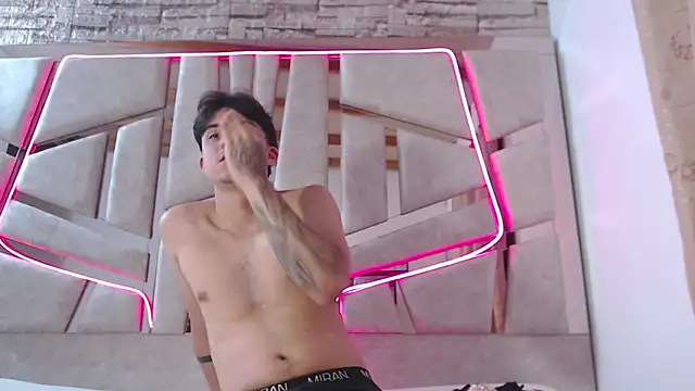 mia and austin online show from 23, 3, 2025