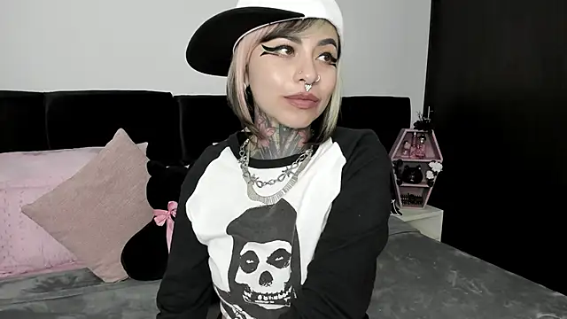 NikkiRamone online show from 22, 1, 2025