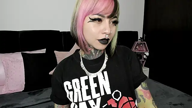 NikkiRamone online show from 11, 2, 2025