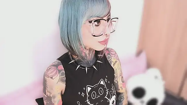 NikkiRamone online show from 6, 10, 2025