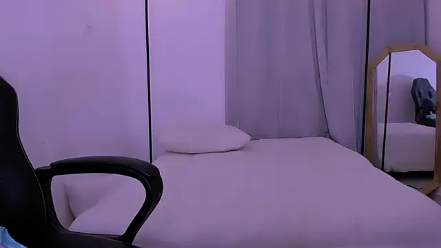 Snapshot of Miiafoxxx chatting on 18, 12, 2024 Miiafoxxx online show from 18, 12, 2024