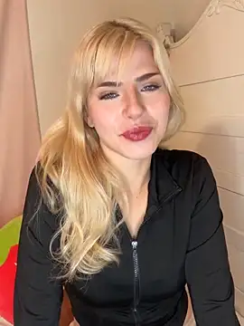Snapshot of SirenitySirenxx chatting on 11, 12, 2024 SirenitySirenxx online show from 11, 12, 2024