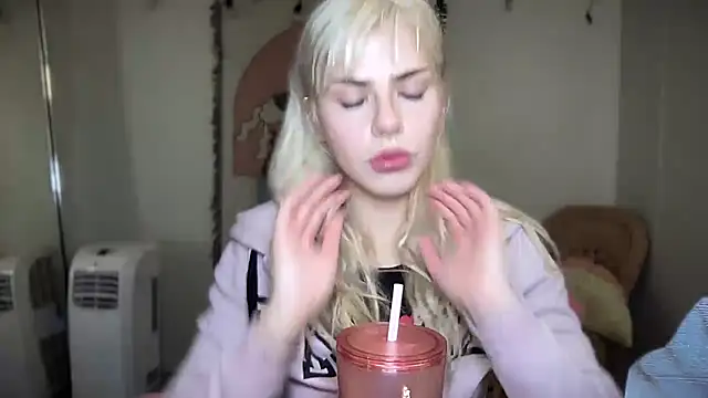 Snapshot of SirenitySirenxx chatting on 13, 3, 2025 SirenitySirenxx online show from 13, 3, 2025