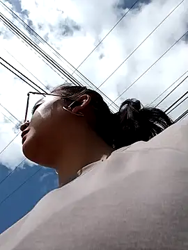 lara moon25 online show from 6, 12, 2024