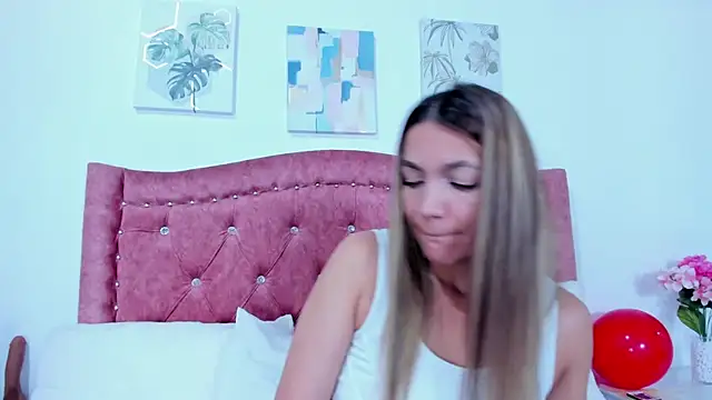 Mia Malkovaa  online show from 8, 1, 2025