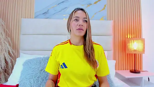 Mia Malkovaa  online show from 17, 6, 2026