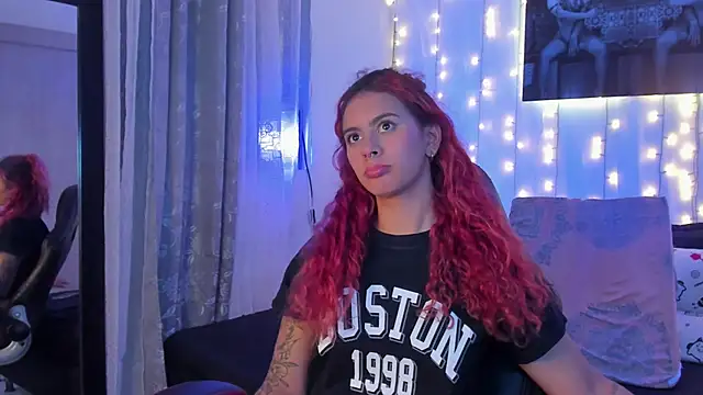 Snapshot of Sophiee_Hill chatting on 26, 12, 2024 Sophiee Hill online show from 26, 12, 2024