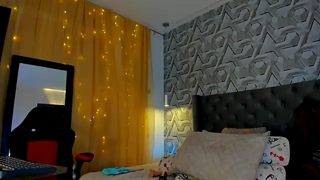 Snapshot of Sophiee_Hill chatting on 12, 9, 2025 Sophiee Hill online show from 12, 9, 2025