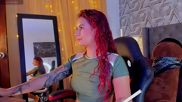 Snapshot of Sophiee_Hill chatting on 15, 9, 2025 Sophiee Hill online show from 15, 9, 2025