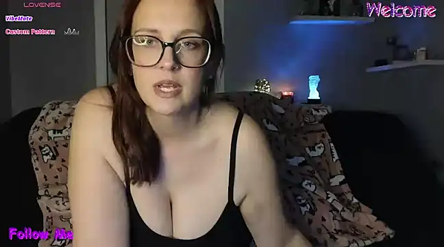 Snapshot of TheBustyHouseWife chatting on 18, 1, 2025 TheBustyHouseWife online show from 18, 1, 2025