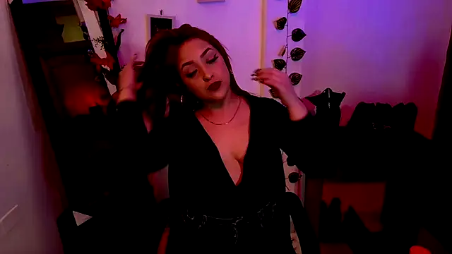 sapphire lilac online show from 17, 12, 2025