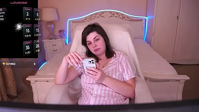 MirandaWong online show from 18, 1, 2025