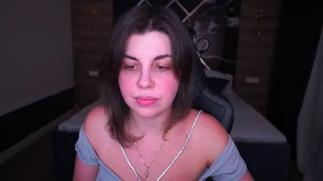 MirandaWong online show from 28, 9, 2025