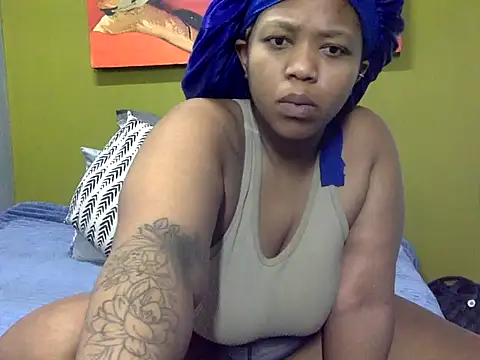 Snapshot of GoldenPussyXOXO chatting on 3, 12, 2025 GoldenPussyXOXO online show from 3, 12, 2025