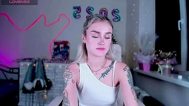 Snapshot of _Ravenaa chatting on 23, 12, 2024 Ravenaa online show from 23, 12, 2024