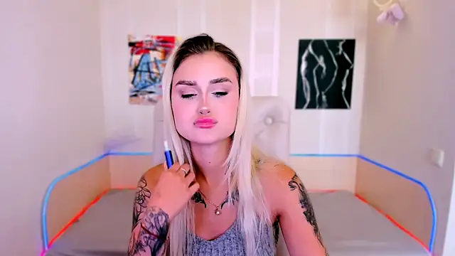 Snapshot of _Ravenaa chatting on 12, 9, 2025 Ravenaa online show from 12, 9, 2025