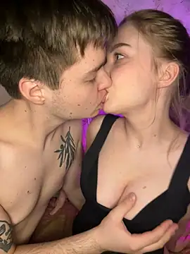 Snapshot of Family-Mm1 chatting on 15, 4, 2026 Family-Mm1 online show from 15, 4, 2026