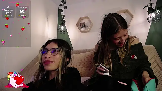 Snapshot of BRIAR_AND_BLAIR chatting on 4, 1, 2025 BRIAR AND BLAIR online show from 4, 1, 2025