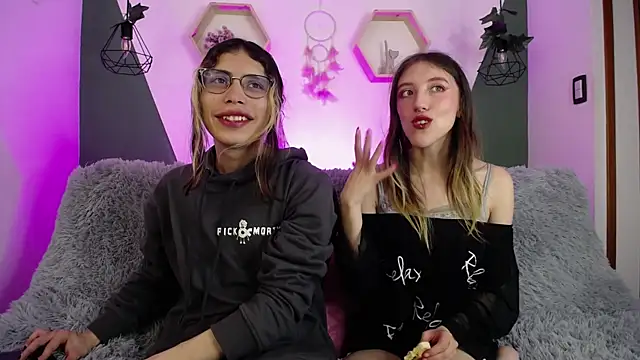 Snapshot of BRIAR_AND_BLAIR chatting on 7, 2, 2025 BRIAR AND BLAIR online show from 7, 2, 2025
