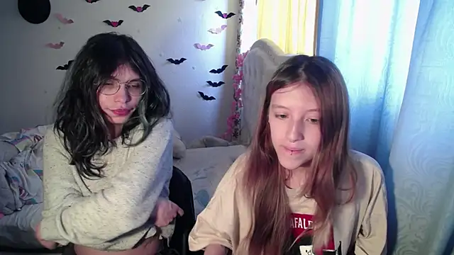 Snapshot of BRIAR_AND_BLAIR chatting on 10, 9, 2025 BRIAR AND BLAIR online show from 10, 9, 2025