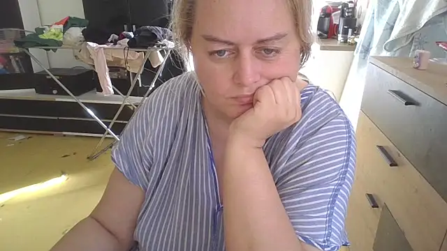 Meliss Official9 online show from 4, 3, 2025