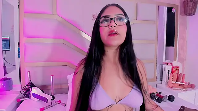 Snapshot of dollsweety chatting on 19, 11, 2025 dollsweety online show from 19, 11, 2025