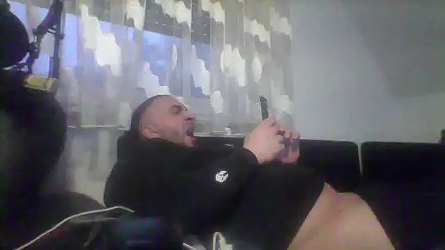 Snapshot of NewyorkDimi chatting on 5, 1, 2025 NewyorkDimi online show from 5, 1, 2025