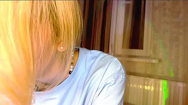 Evvie Summn1 online show from 4, 3, 2025