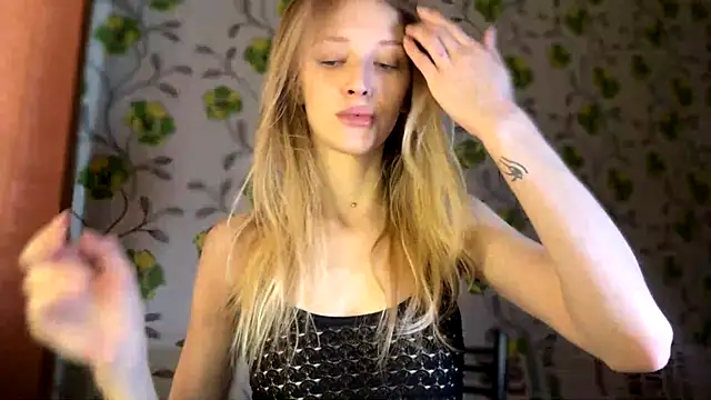 Snapshot of Evvie_Summn1 chatting on 1, 3, 2026 Evvie Summn1 online show from 1, 3, 2026