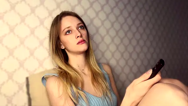 Snapshot of Evvie_Summn1 chatting on 2, 3, 2026 Evvie Summn1 online show from 2, 3, 2026