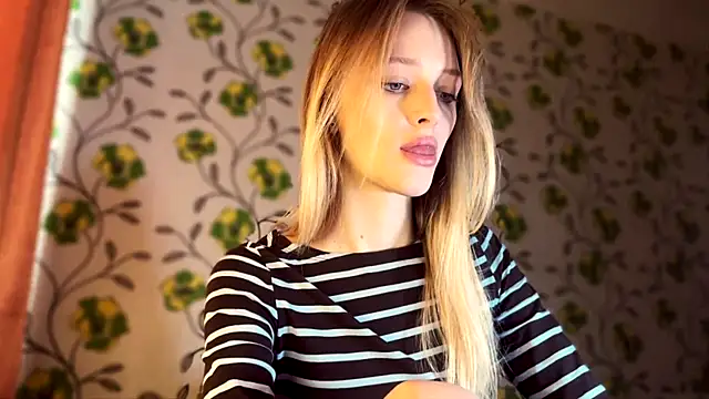 Snapshot of Evvie_Summn1 chatting on 3, 3, 2026 Evvie Summn1 online show from 3, 3, 2026