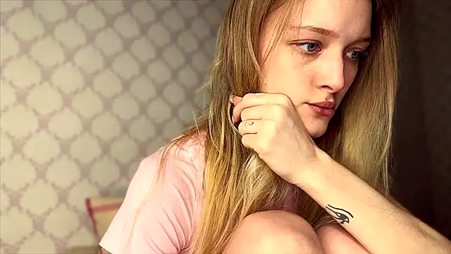 Snapshot of Evvie_Summn1 chatting on 29, 3, 2026 Evvie Summn1 online show from 29, 3, 2026