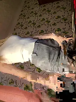 Snapshot of Evvie_Summn1 chatting on 4, 4, 2026 Evvie Summn1 online show from 4, 4, 2026